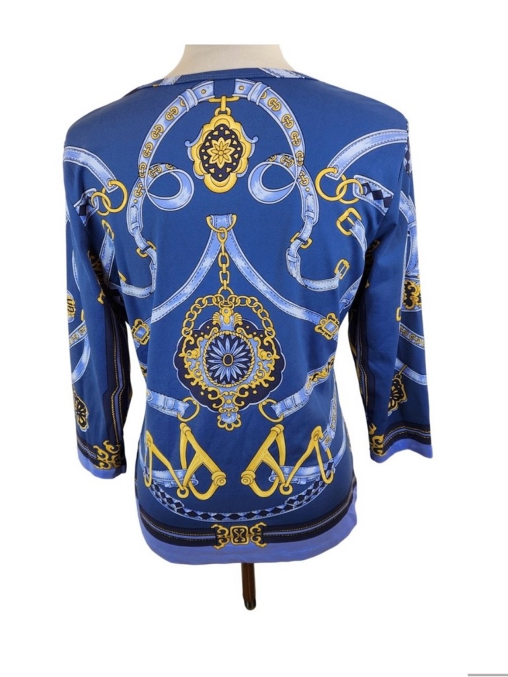Vibrant Royal Blue Chain Medallion Print Scoop Neck 3/4 Sleeve Top. - Picture 3 of 3